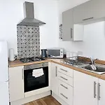 3 Bedroom House Near Liverpool Football Stadium